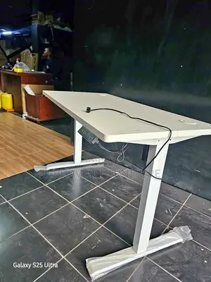 Electric Height Desk – Perfect for Remote Work