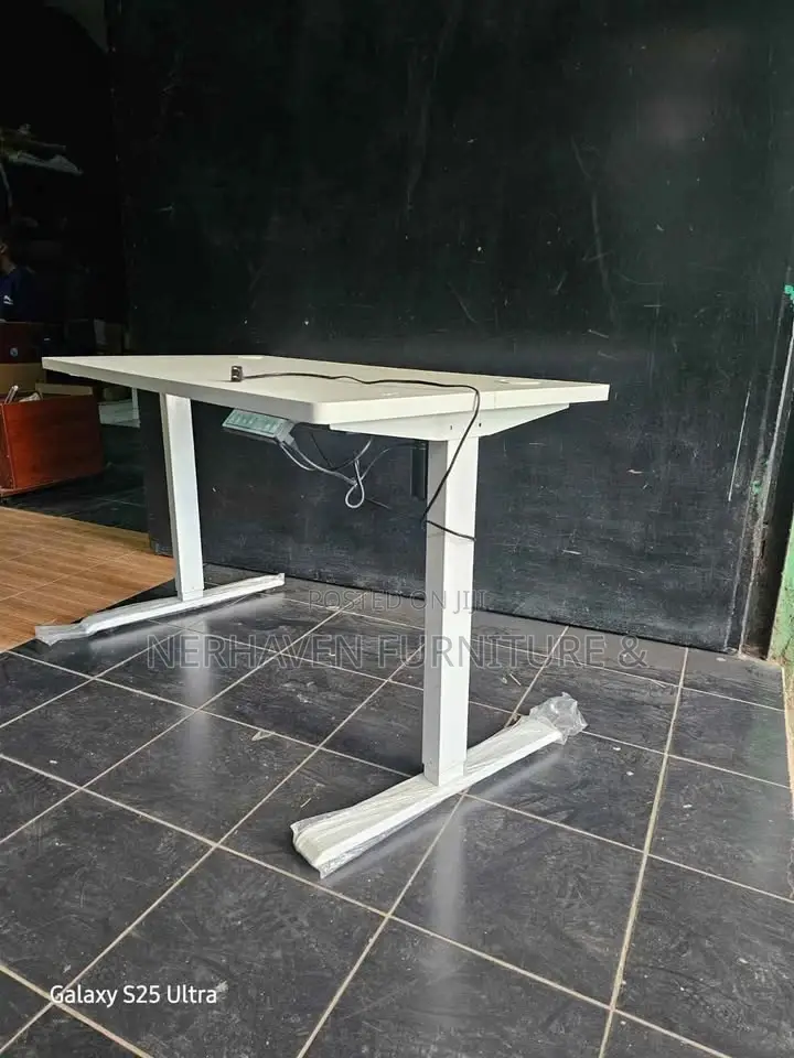Electric Height Desk – Perfect for Remote Work