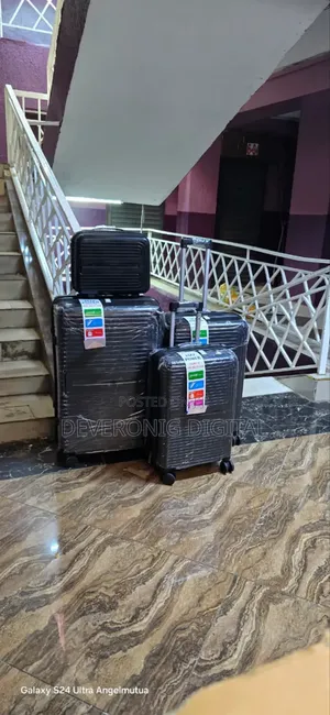 *4 in 1 Luxurious Unbreakable Suitcase*(Expansion Zip)