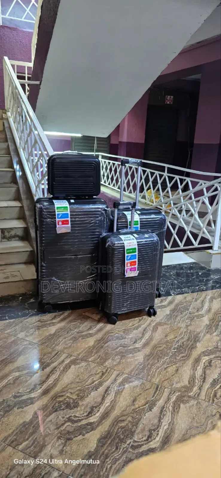 *4 in 1 Luxurious Unbreakable Suitcase*(Expansion Zip)