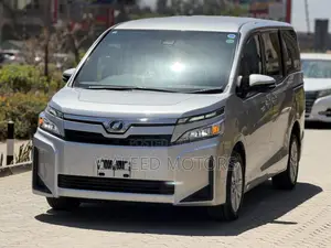 Toyota Voxy 2019 Silver