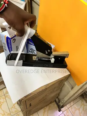 Stapler||Kangaroo Office Paper Binder