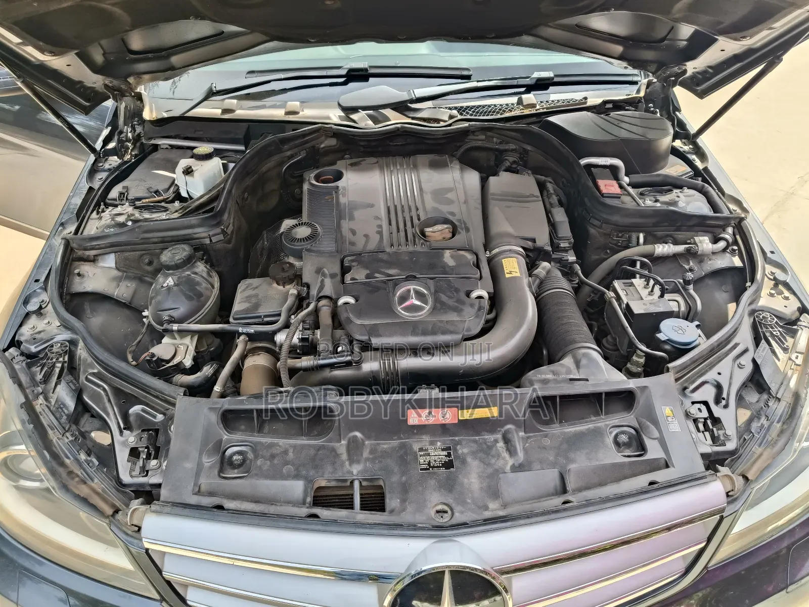 Mercedes-Benz C180 2012 Gray