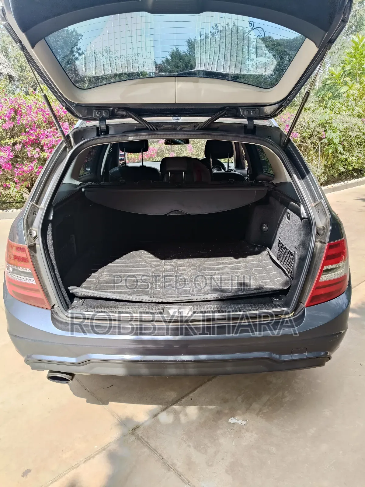 Mercedes-Benz C180 2012 Gray