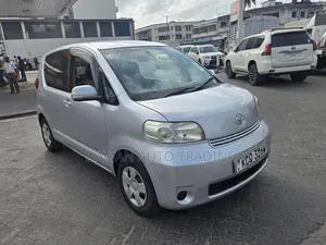 Toyota Porte 2012 Silver