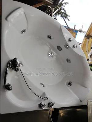 White Acrylic Single Jacuzzi