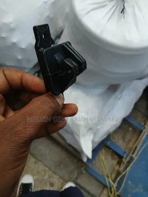 W Insulators for Electric Fence