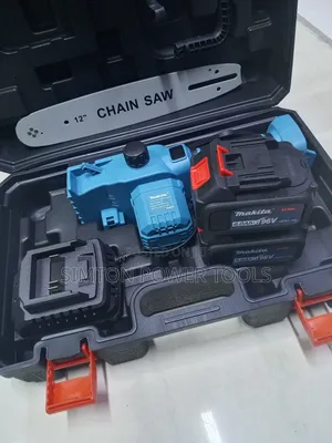 Heavy-Duty Cordless Makita 12" Chain Saw