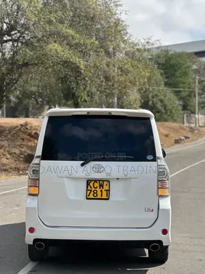 Toyota Voxy 2013 White