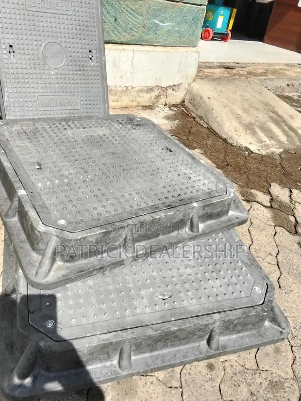 600 by 600 Lockable Manhole Cover - main view