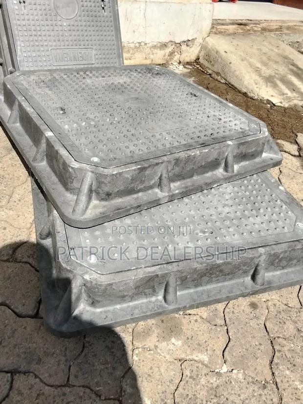 600 by 600 Lockable Manhole Cover - thumbnail 2