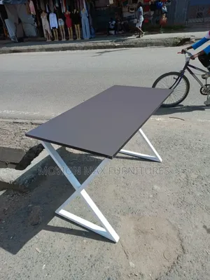 Rectangular Metallic Stand Office Table