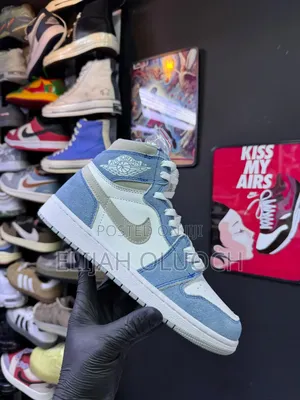 Nike Air Jordan 1 High “Hyper Royal”