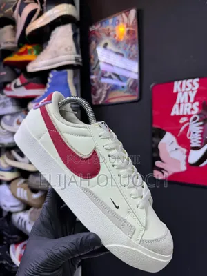 Nike Blazer Low 
White