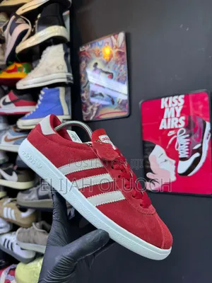Adidas Munchen.
Sneakers