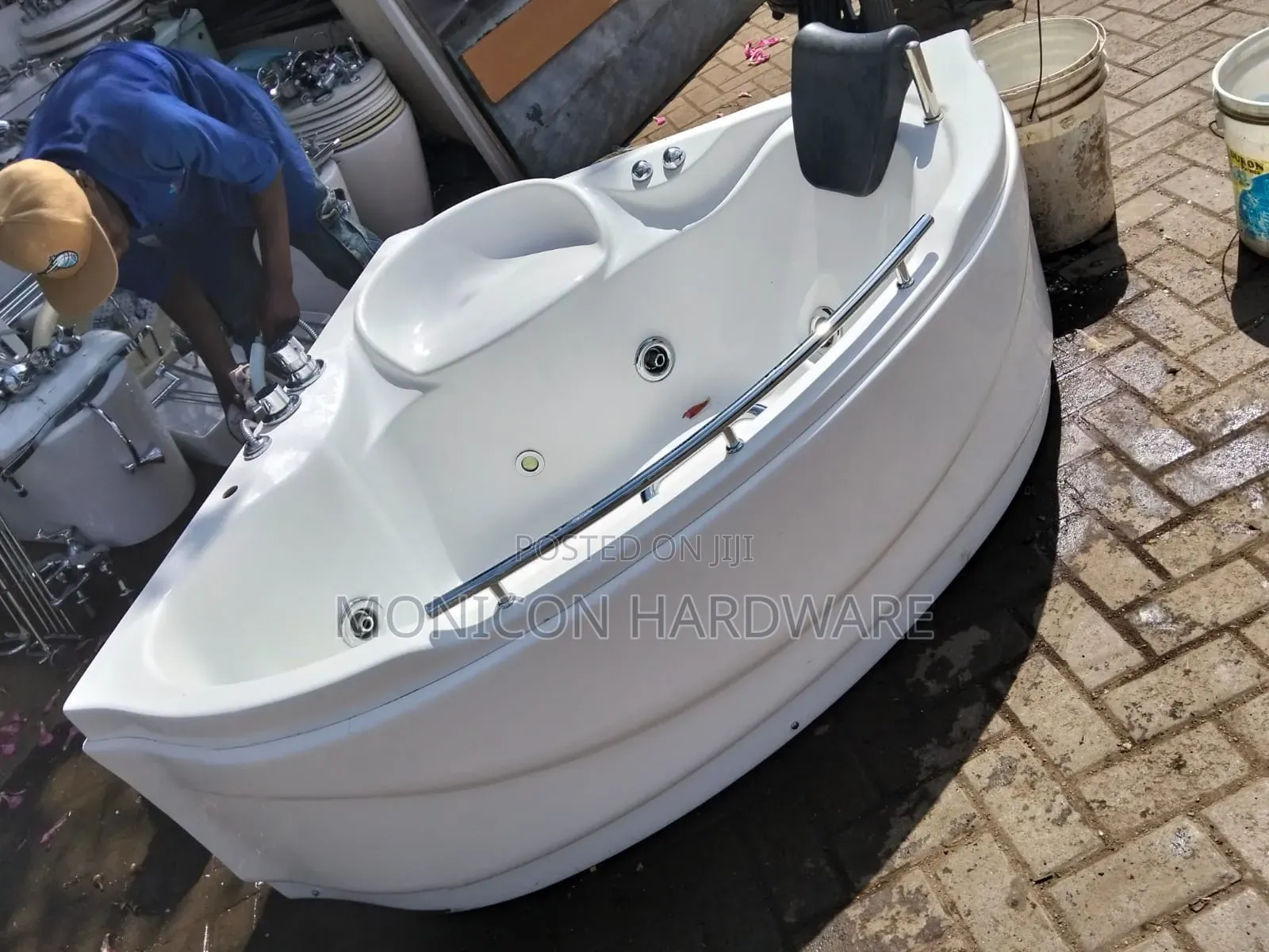 Classic Corner Jacuzzi White in Color