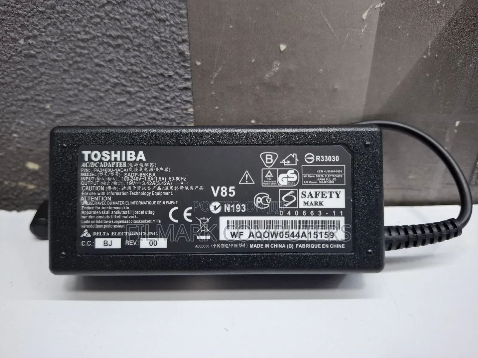 Toshiba Adapter 19v 3.42a 2.5mm