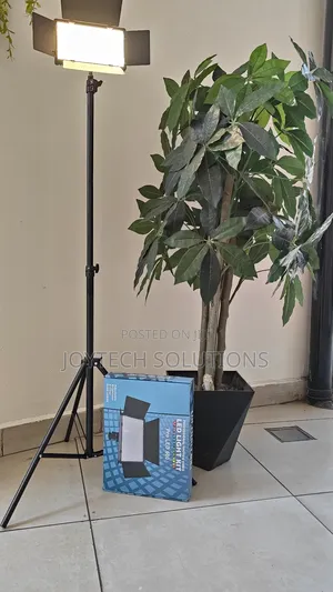 U600+ Professional Led Light 2.1m Adjustable Tripod Stand