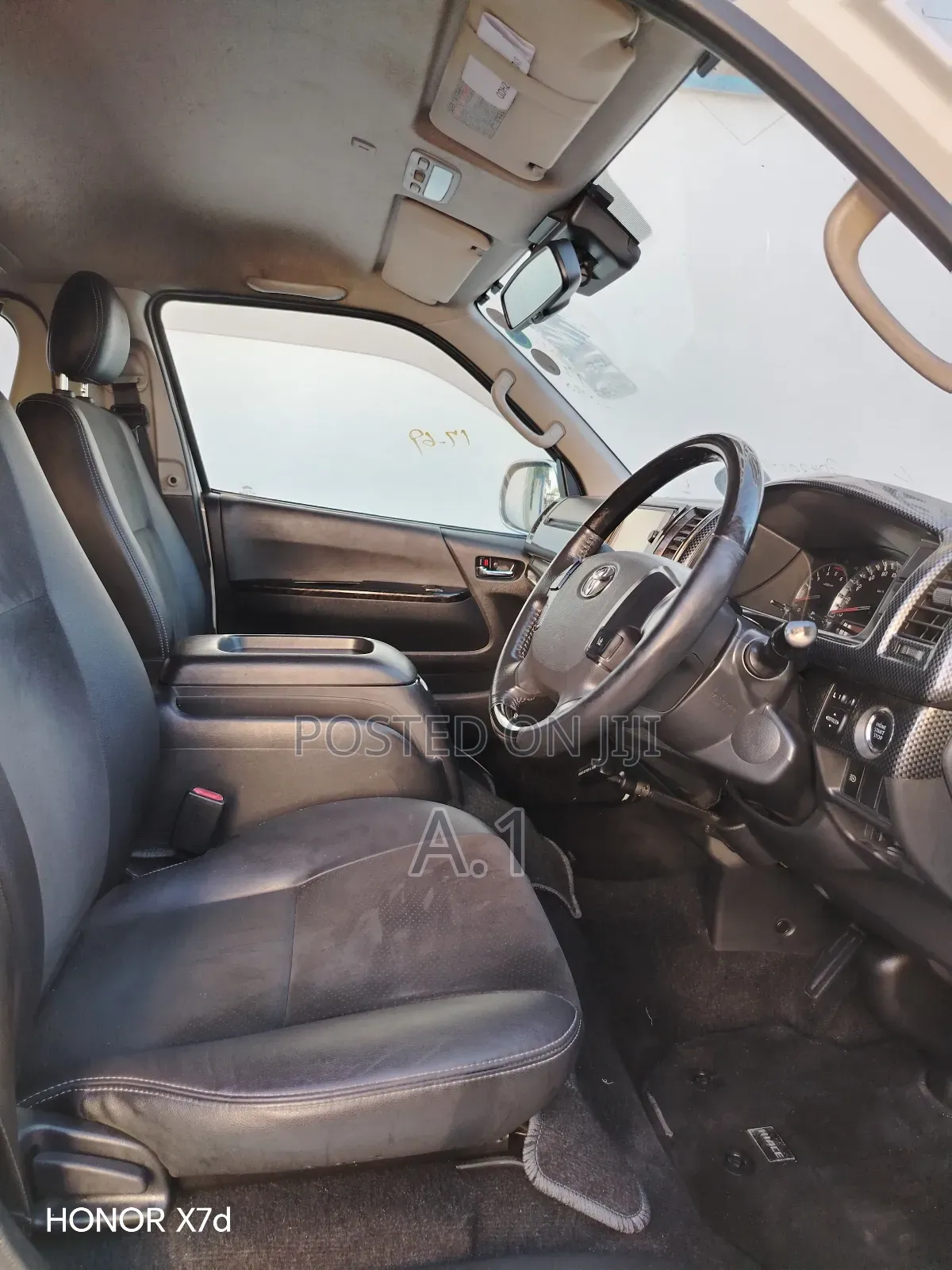 Toyota HiAce 2019 White