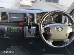 Toyota HiAce 2019 White