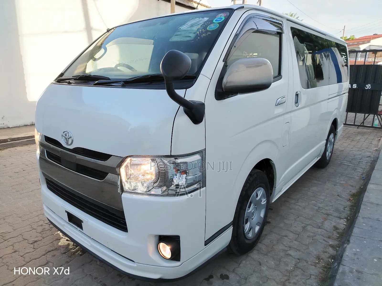 Toyota HiAce 2019 White