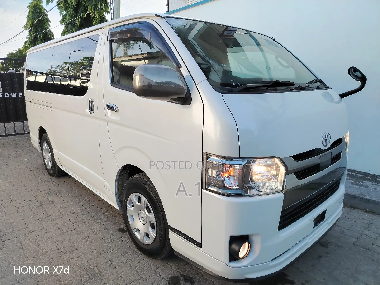 Toyota HiAce 2019 White