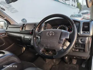 Toyota HiAce 2019 White