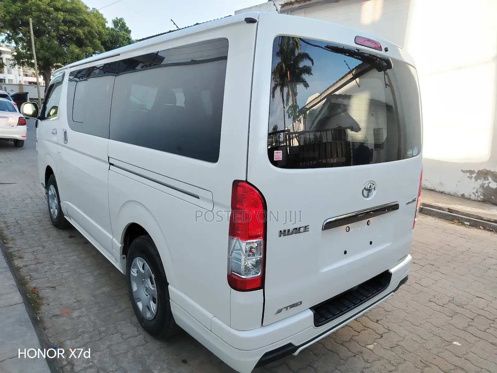 Toyota HiAce 2019 White