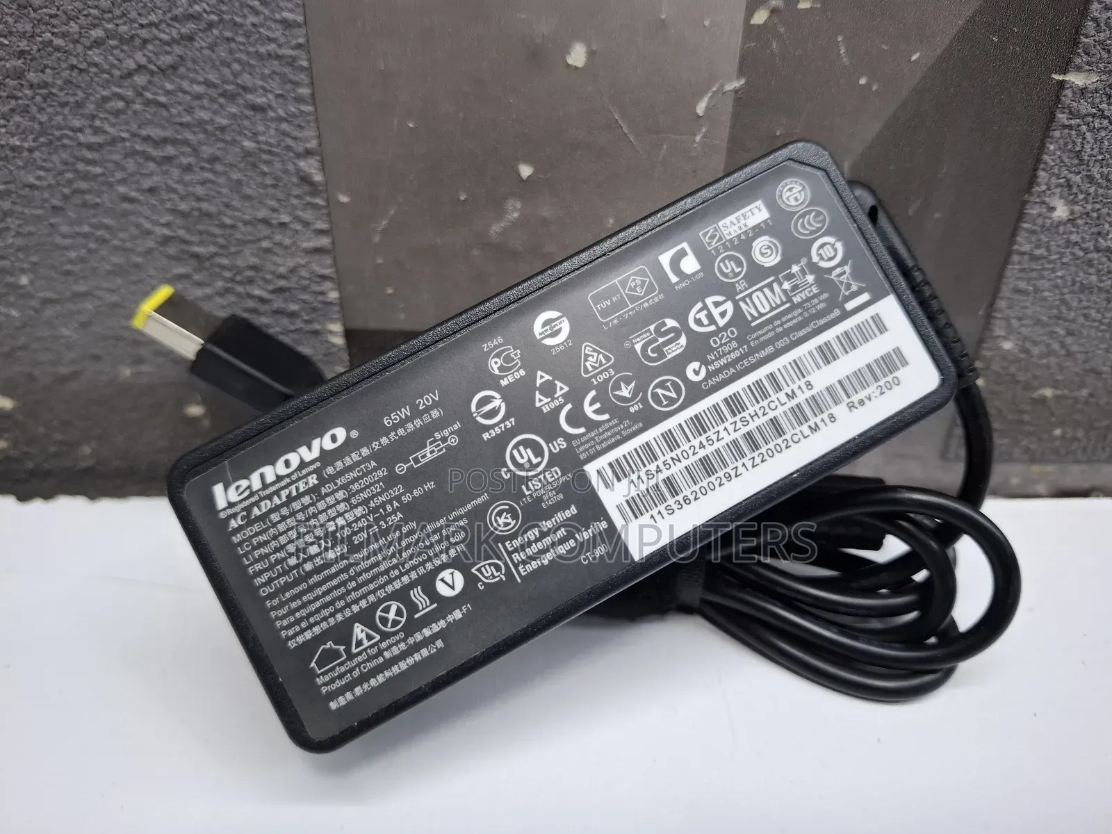 Lenovo 20v 3.25a 65w Usb Tip Ac Adapter