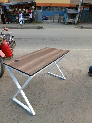 Classic Stand Classic Table