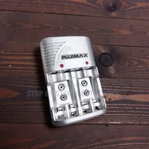 Standard Fast Charging Rechargeable Batteries 4 Slot Battery Charger