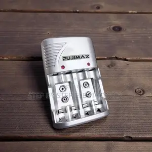 Compact Smart Design Rechargeable Batteries 4 Slot Battery Charger