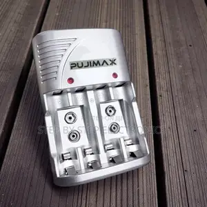 High Quality Material Rechargeable Batteries 4 Slot Battery Charger
