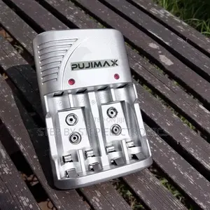 Ultra High Quality Rechargeable Batteries 4 Slot Battery Charger
