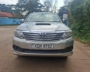 Toyota Fortuner 2010 Silver