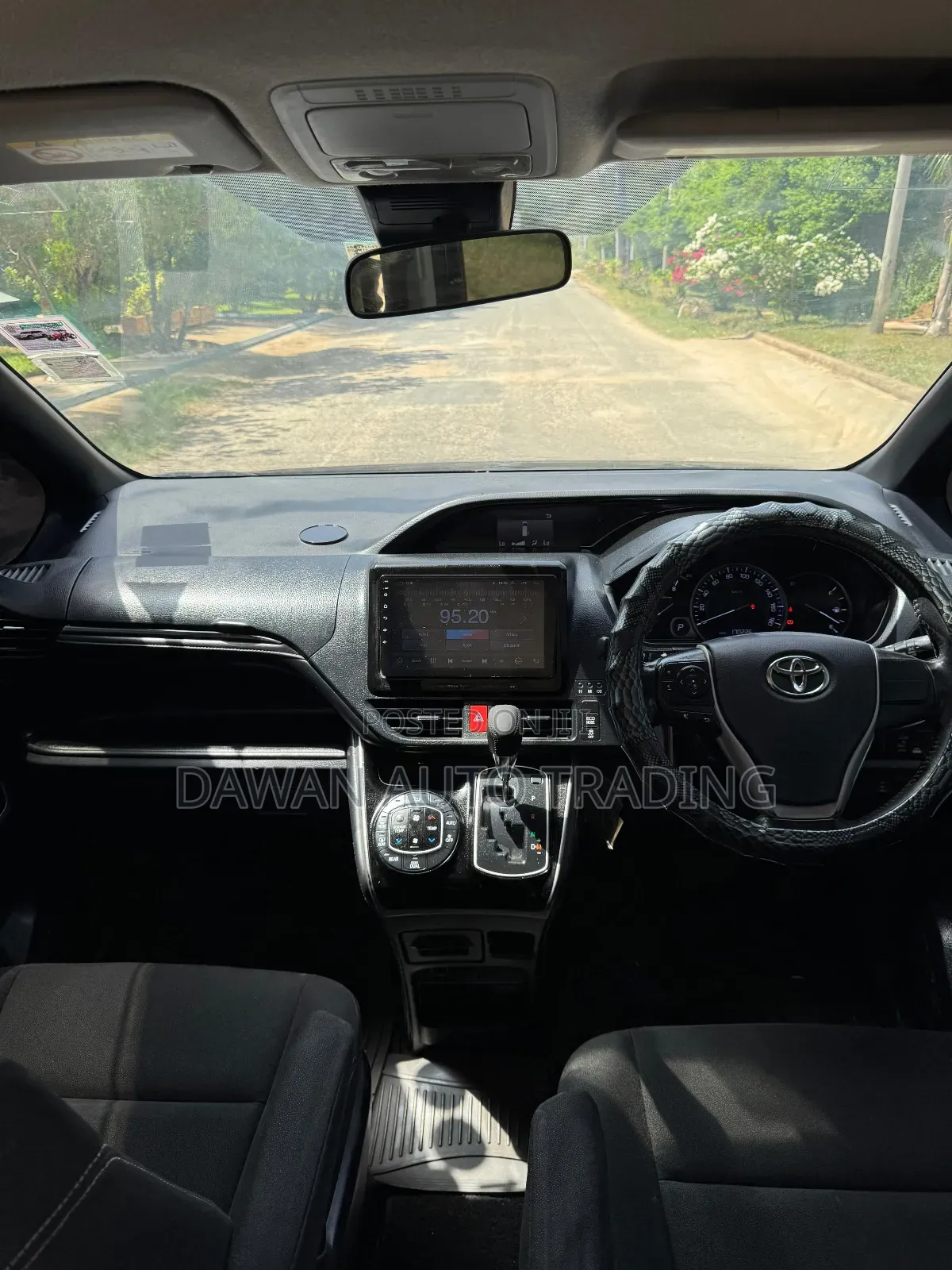 Toyota Esquire 2017 Black
