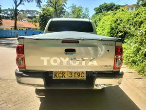 Toyota Hilux 2010 Beige