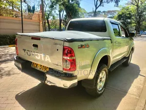 Toyota Hilux 2010 Beige