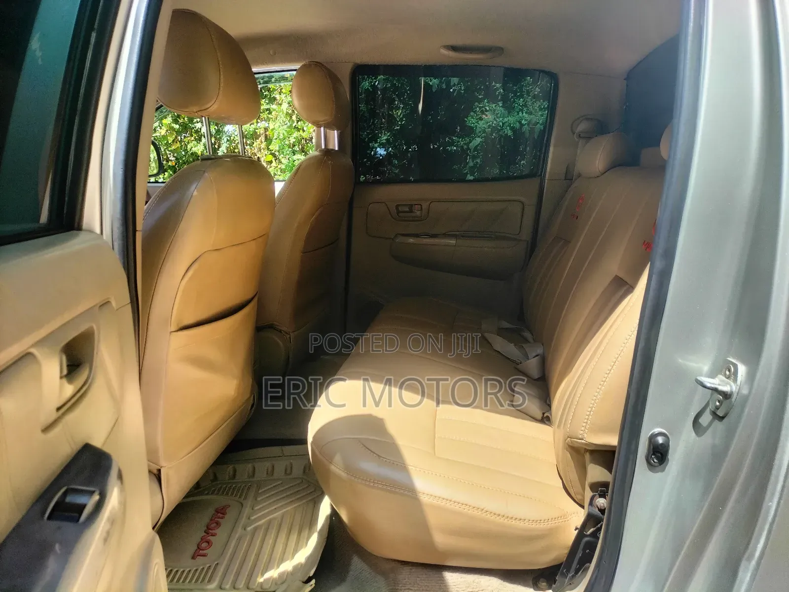 Toyota Hilux 2010 Beige