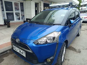 Toyota Sienta 2017 Blue