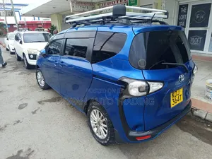 Toyota Sienta 2017 Blue