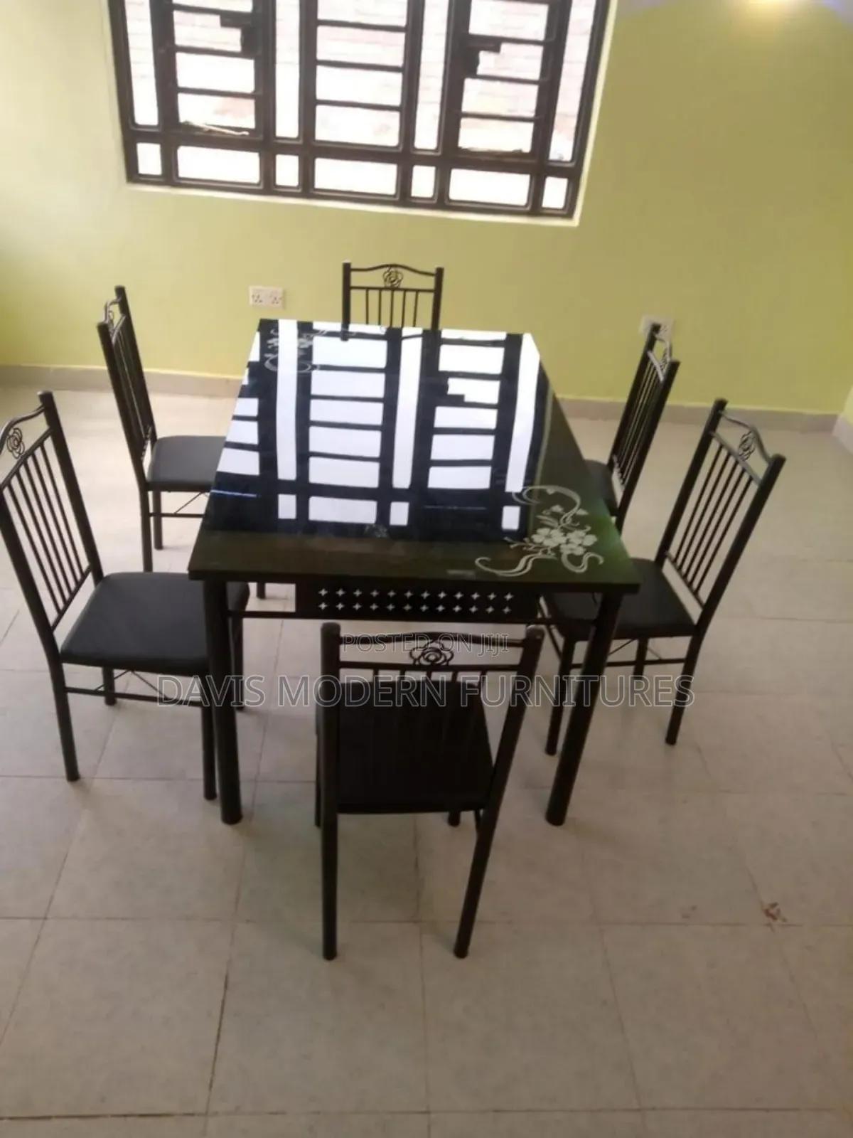Dinning Table With Chairs