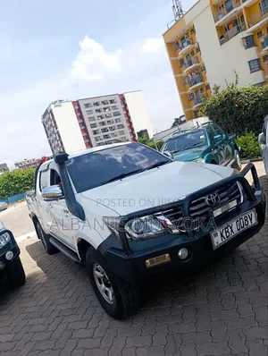 Toyota Hilux 2006 White