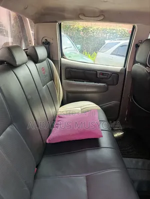 Toyota Hilux 2006 White