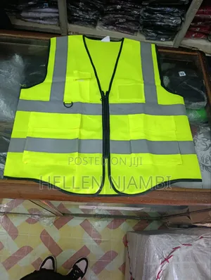Reflector With Zip and Pockets
