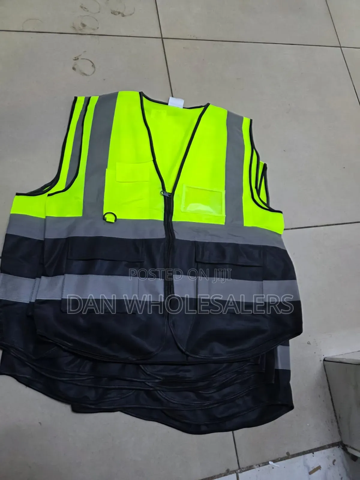 Executive Reflector/Reflector With Pockets Zipper Front