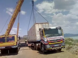 Transit Trailers With Uplifting Cranes Are Ready for Jobs