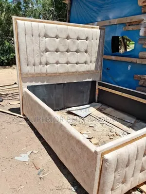 Tufted / Chesterfield 5 by 6 Bed