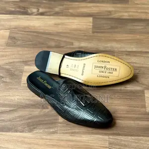 Leather Tassel Loafers With Textured Pattern and Leather Sole Mules