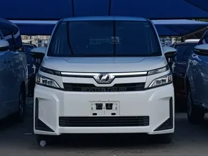 Toyota Voxy 2018 Pearl